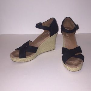 TOMS black wedges